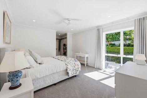 Photo of property in 2 Callender Place, Shelly Park, Auckland, 2014