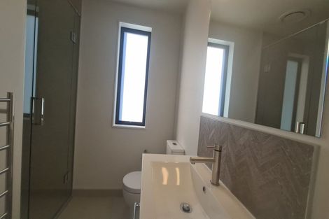 Photo of property in 2 Bee Lane, Whitby, Porirua, 5024