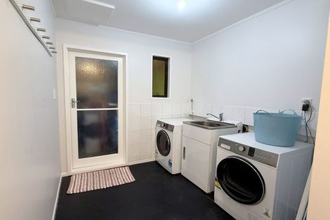 Photo of property in 71 Churton Drive, Churton Park, Wellington, 6037