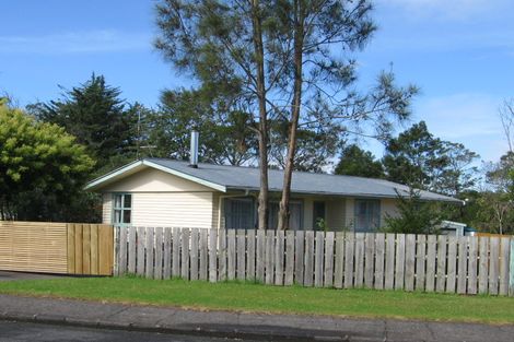 Photo of property in 15 Riverpark Crescent, Henderson, Auckland, 0610