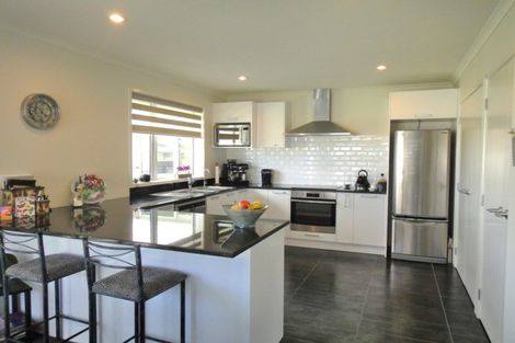 Photo of property in 6 Ara Kahika Lane, One Tree Point, 0118