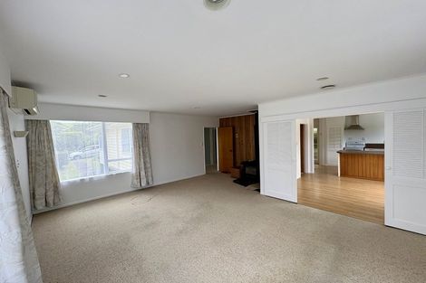 Photo of property in 135 Taylor Terrace, Tawa, Wellington, 5028