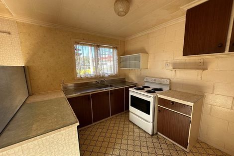 Photo of property in 82 Pioneer Road, Moturoa, New Plymouth, 4310