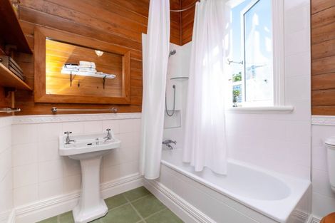 Photo of property in 1 Seaview Terrace, Bluff Hill, Napier, 4110