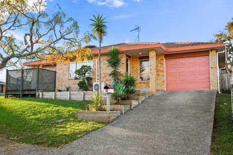 Photo of property in 28 Ginders Drive, Massey, Auckland, 0614