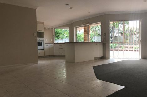 Photo of property in 23 Simon Owen Place, Golflands, Auckland, 2013