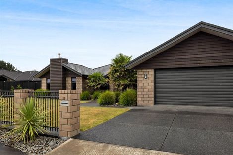 Photo of property in 17 Wentworth Lane, Waiwhakaiho, New Plymouth, 4312