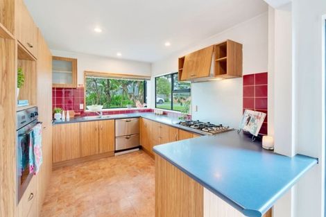 Photo of property in 1/266 Glamorgan Drive, Northcross, Auckland, 0630