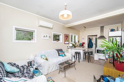 Photo of property in 58 Lincoln Avenue, Tawa, Wellington, 5028
