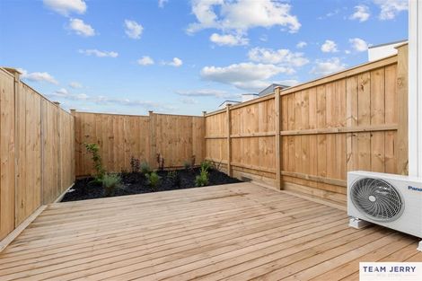 Photo of property in 25 Kuaha Road, Massey, Auckland, 0614