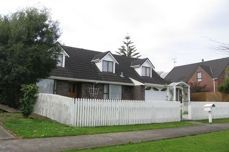 Photo of property in 16 Heathcote Place, Fitzherbert, Palmerston North, 4410