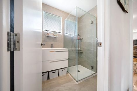 Photo of property in 2/615 Swanson Road, Swanson, Auckland, 0612