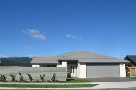 Photo of property in 32 Gandalf Crescent, Paraparaumu, 5032
