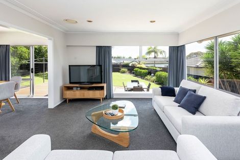 Photo of property in 11 Towra Place, Botany Downs, Auckland, 2010