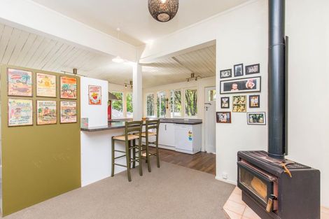 Photo of property in 98 Konini Road, Titirangi, Auckland, 0604