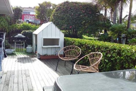 Photo of property in 17 Beach Road, Castor Bay, Auckland, 0620