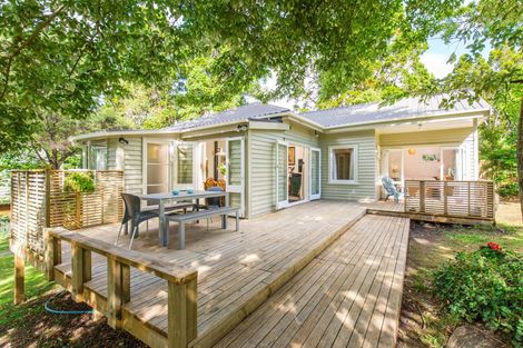 Photo of property in 98 Konini Road, Titirangi, Auckland, 0604
