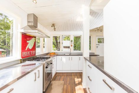 Photo of property in 98 Konini Road, Titirangi, Auckland, 0604