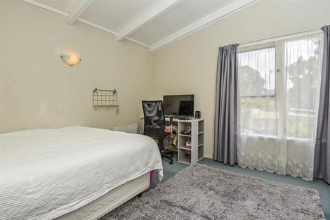 Photo of property in 217 Golf Road, Titirangi, Auckland, 0604