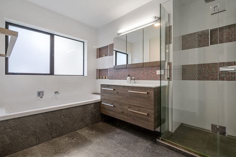 Photo of property in 8 Kuripaka Crescent, The Gardens, Auckland, 2105