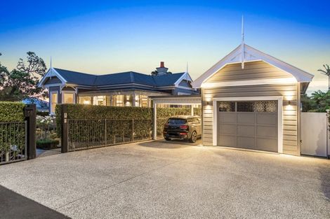 Photo of property in 58 Stanley Point Road, Stanley Point, Auckland, 0624