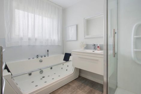 Photo of property in 35 Waione Avenue, Athenree, Waihi Beach, 3177