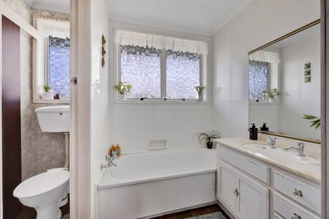 Photo of property in 3 Caesar Street, Stratford, 4332