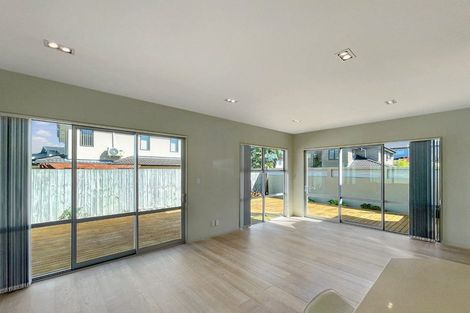 Photo of property in 8 Mana Lane, Pinehill, Auckland, 0632