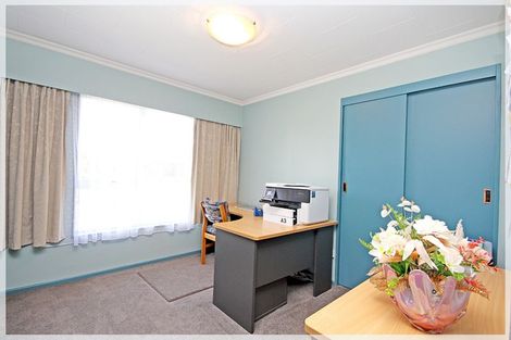 Photo of property in 1071 Queen Street East, Levin, 5510