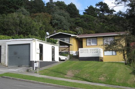 Photo of property in 15 Holmes Grove, Naenae, Lower Hutt, 5011