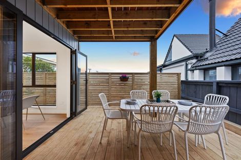 Photo of property in 42b Takutai Avenue, Half Moon Bay, Auckland, 2012