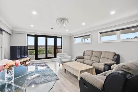 Photo of property in 64 Astley Avenue, New Lynn, Auckland, 0600