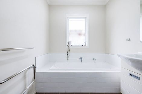 Photo of property in 72 Queens Avenue, Frankton, Hamilton, 3204