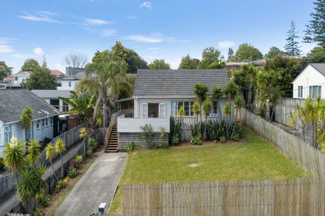 Photo of property in 17 Blacklock Avenue, Henderson, Auckland, 0612