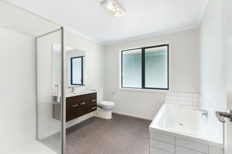 Photo of property in 8 Hull Place, Whitby, Porirua, 5024