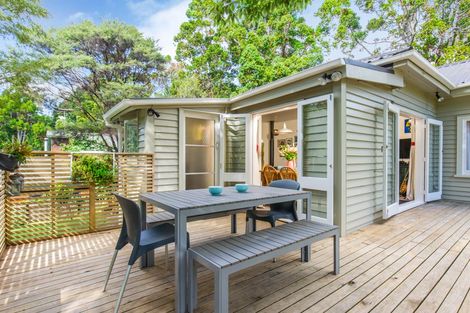 Photo of property in 98 Konini Road, Titirangi, Auckland, 0604