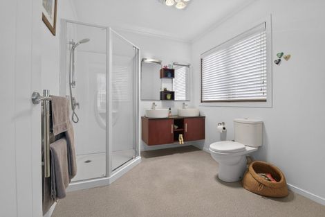 Photo of property in 250 Centreway Road, Orewa, 0931