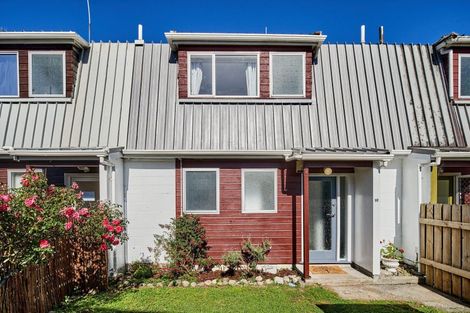 Photo of property in 8f Montgomery Crescent, Clouston Park, Upper Hutt, 5018