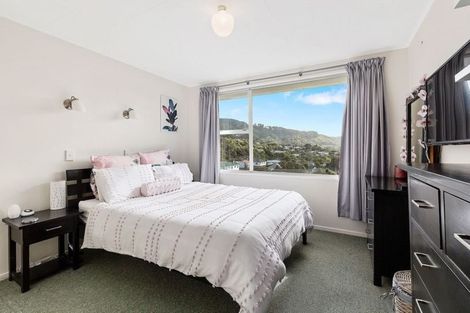 Photo of property in 11 Nuffield Street, Tawa, Wellington, 5028