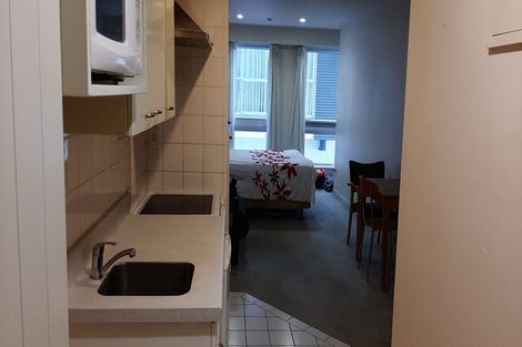 Photo of property in Terrace Heights Apartments, 2e/163 The Terrace, Wellington Central, Wellington, 6011