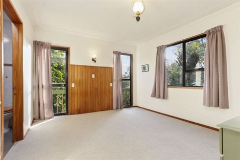 Photo of property in 138 Glenfield Road, Birkenhead, Auckland, 0626
