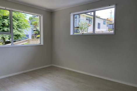 Photo of property in 2/663 Beach Road, Rothesay Bay, Auckland, 0630