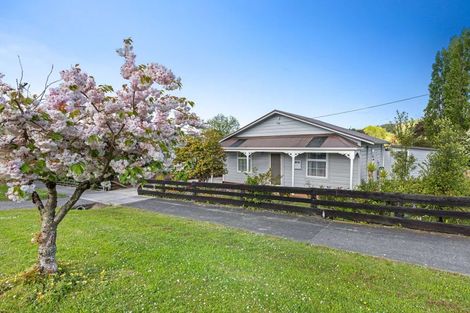 Photo of property in 8 Paraekaretu Street, Hunterville, 4730