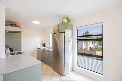 Photo of property in 7 Barnea Circle, Glen Eden, Auckland, 0602