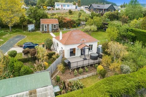 Photo of property in 28 Chatham Street, Waihola, Milton, 9073