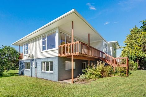 Photo of property in 42 Koraha Road, Kumeu, 0892