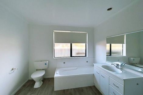 Photo of property in 15 Farnham Close, Rototuna North, Hamilton, 3210