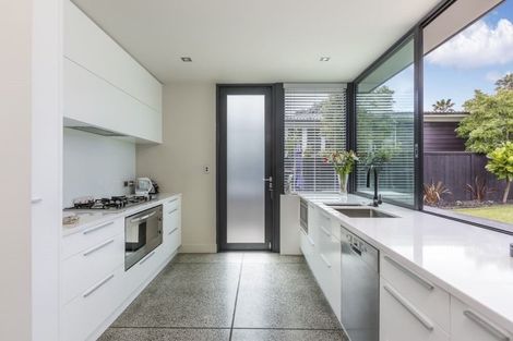 Photo of property in 4a Norwood Road, Bayswater, Auckland, 0622