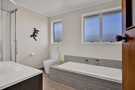 Photo of property in 3 Climie Crescent, Hawera, 4610