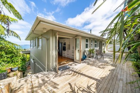 Photo of property in 46 Maungaraki Road, Korokoro, Lower Hutt, 5012